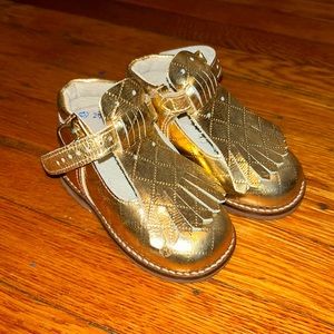 Walking shoes hard bottom